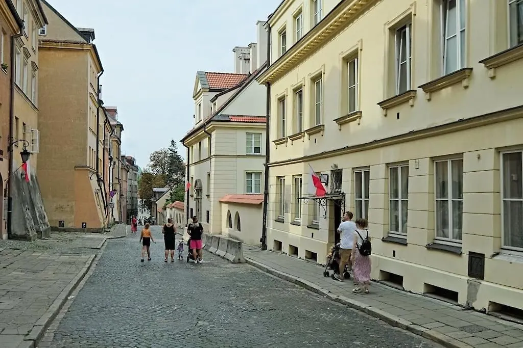 Urbannestgroup - Old Town - Stare Miasto - Celna 2 Warschau Polen
